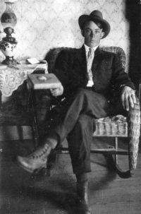 john_henry.jpg - 13440 Bytes